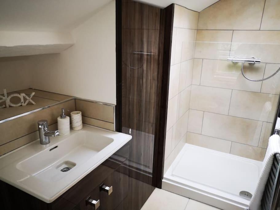 Welcoming Luxury In A Grade II Listed Building Apartment Chester Luaran gambar